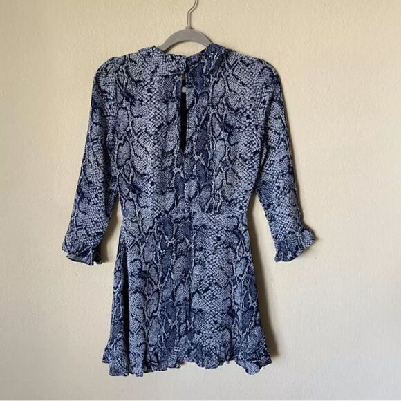 Reformation Stevie Mini Blue Dress Ruffle Snake Print Size 4 - Picture 3 of 7